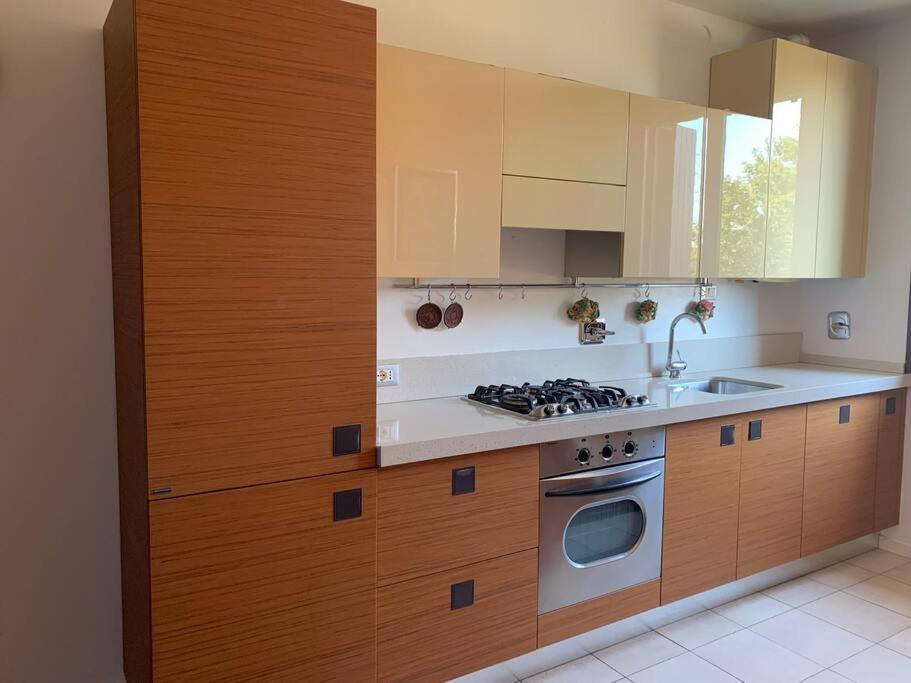 Appartamento Andrew'S House Con Parcheggio Privato Αντζόλα ντελ Εμίλια Εξωτερικό φωτογραφία