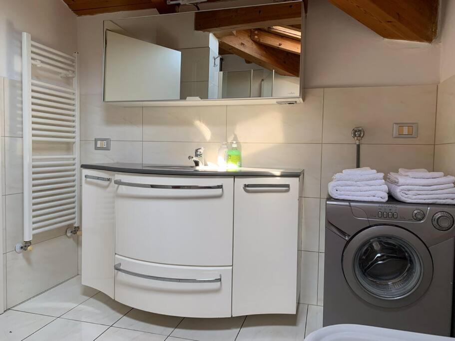 Appartamento Andrew'S House Con Parcheggio Privato Αντζόλα ντελ Εμίλια Εξωτερικό φωτογραφία